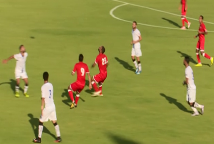 لقطة من المباراة 