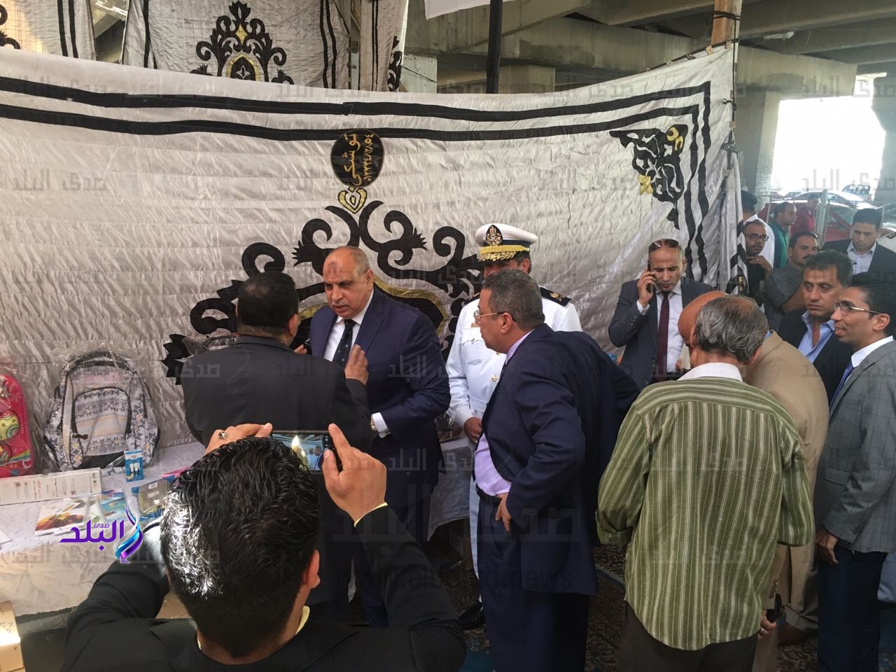 مدير أمن الجيزة يفتتح معرض كلنا واحد للمستلزمات المدرسية
