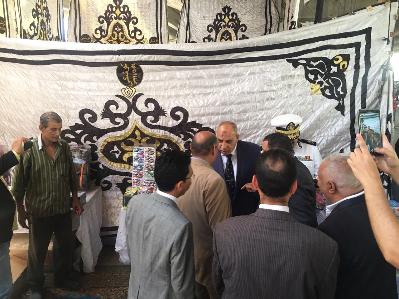 مدير أمن الجيزة يفتتح معرض كلنا واحد للمستلزمات المدرسية