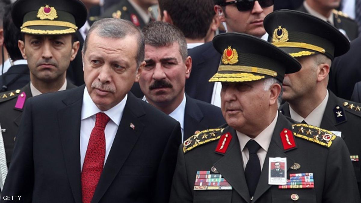 الرئيس التركي رجب طيب أردوغان مع أحد القادة العسكريين بتركيا الرئيس التركي رجب طيب أردوغان مع أحد القادة العسكريين بتركيا