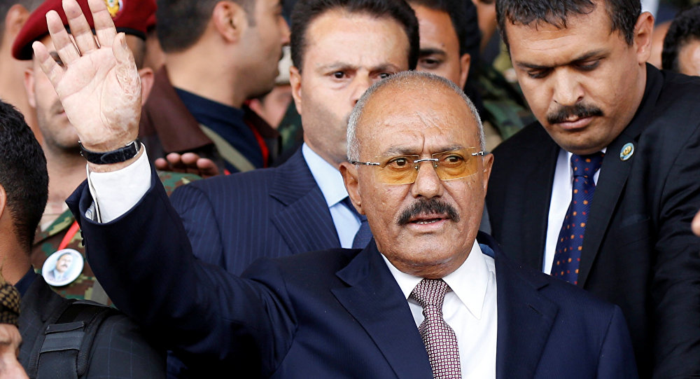 على عبدالله صالح عندما كان في الحكم على عبدالله صالح عندما كان في الحكم