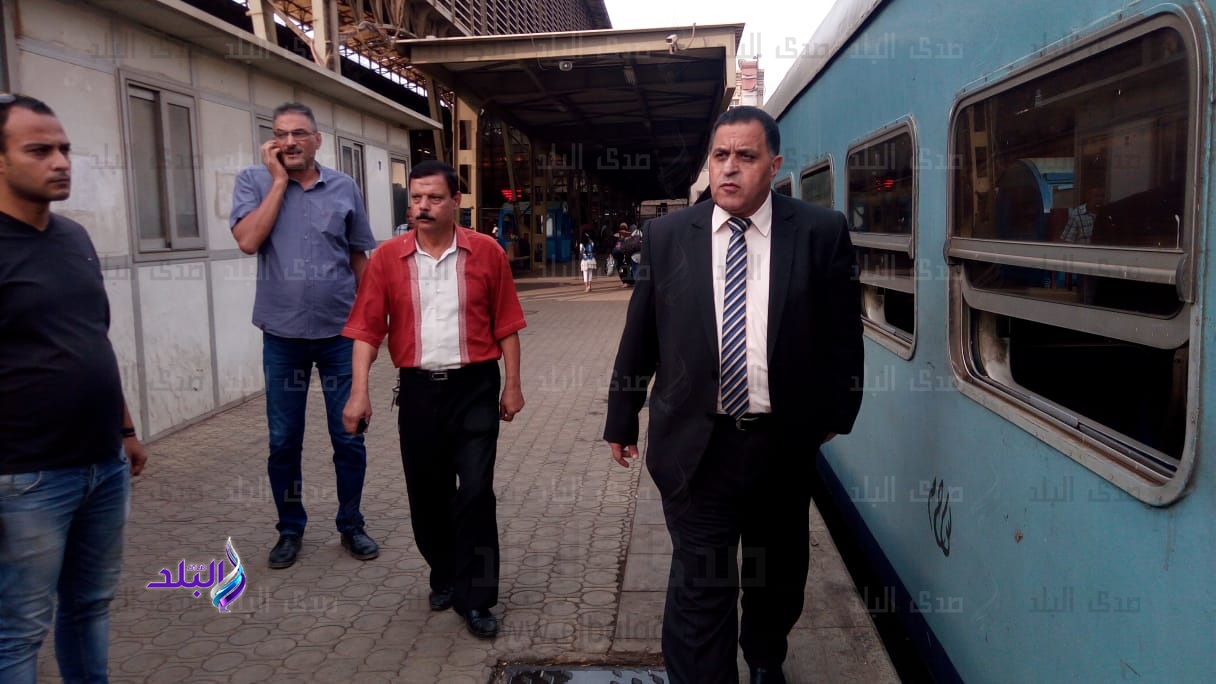 رئيس السكة الحدي في جولة مفاجئة بمحطة القاهرة رئيس السكة الحدي في جولة مفاجئة بمحطة القاهرة