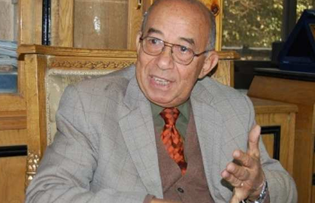 عزاء الكاتب الصحفى حسين عبد الرازق بمسجد عمر مكرم