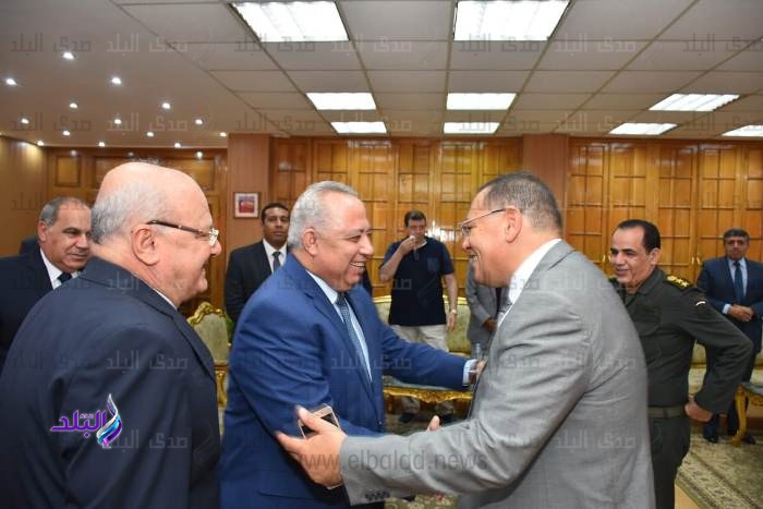 محافظ الشرقية يتعهد بأستكمال بناء المحافظة محافظ الشرقية يتعهد بأستكمال بناء المحافظة