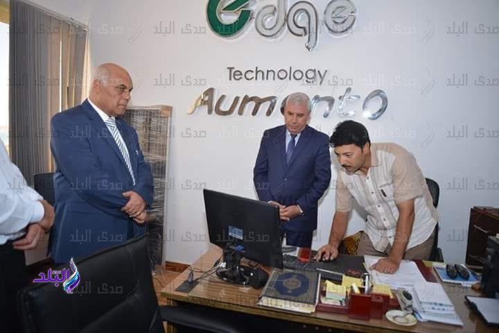 محافظ مطروح يجرى تجربة حية بغرفة العمليات
