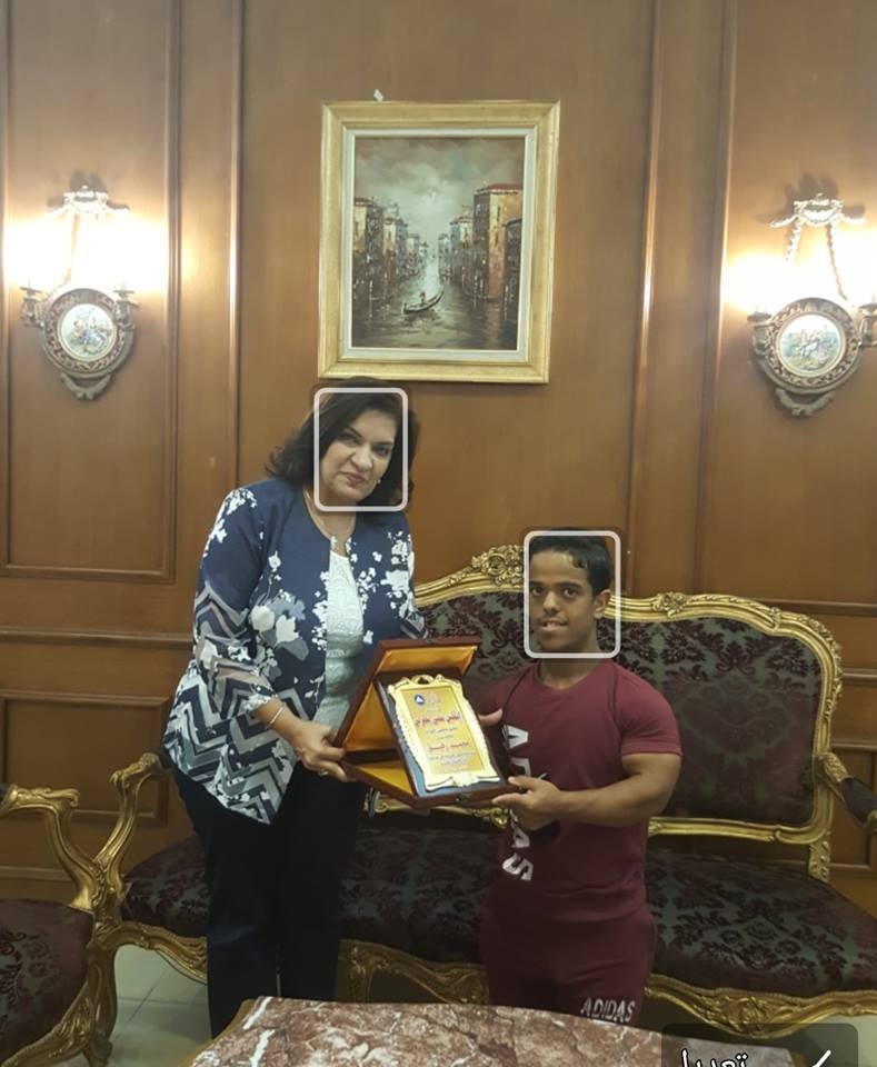 نائبة المحافظين تكرم بطل افريقيا في منتخب رفع الأثقال المصري نائبة المحافظين تكرم بطل افريقيا في منتخب رفع الأثقال المصري