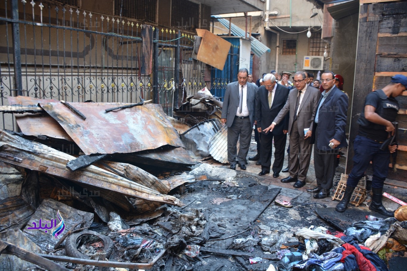 محافظ الدقهلية يتفقد موقع حريق شارع الخواجات