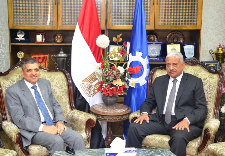 اللواء عبد المجيد صقر محافظ السويس