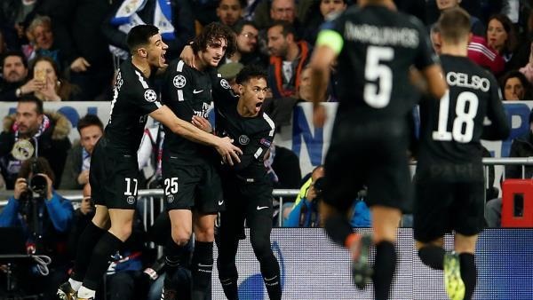 رابيو مع لاعبي سان جيرمان