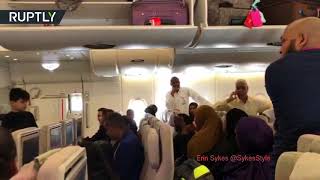 الطائرة الإماراتية المحتجزة الطائرة الإماراتية المحتجزة