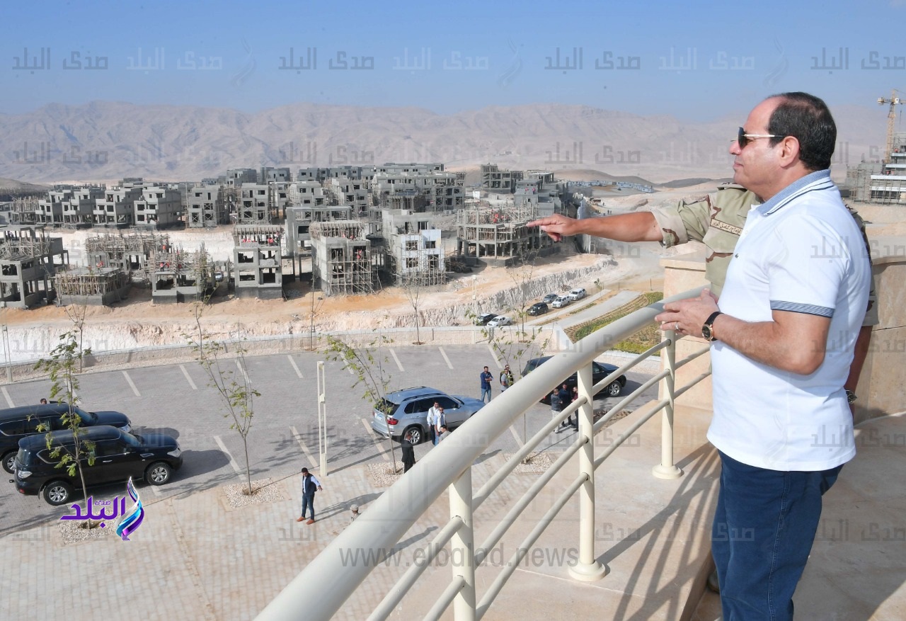 الرئيس السيسي يتفقد مشروعات تنموية بهضبة الجلالة