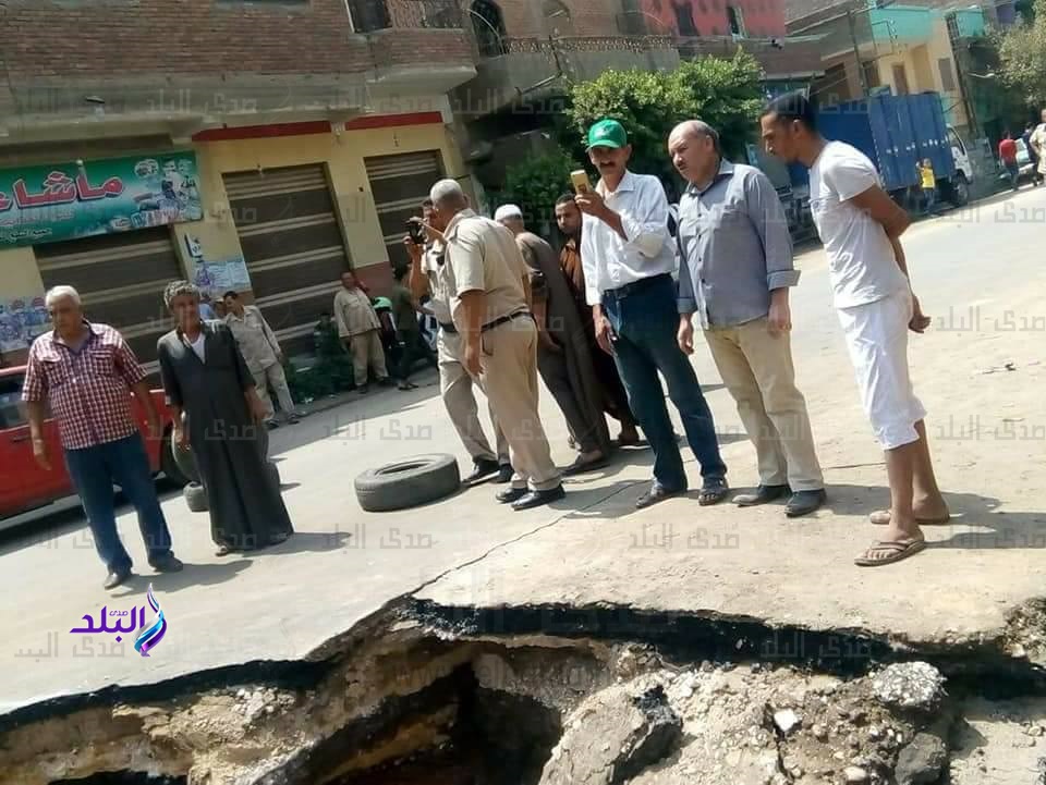 هبوط أرضي في طريق شبين القناطر بسبب إنفجار خط مياه هبوط أرضي في طريق شبين القناطر بسبب إنفجار خط مياه