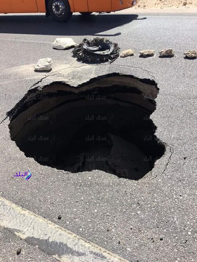 هبوط أرضى علي طريق رأس سدر أبوزنيمة..صور