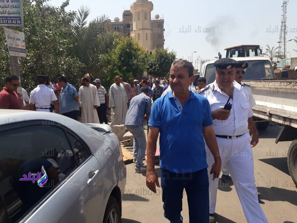 المهندس مصطفى عبد العزيز رئيس حي مدينة نصر  خلال حملة 