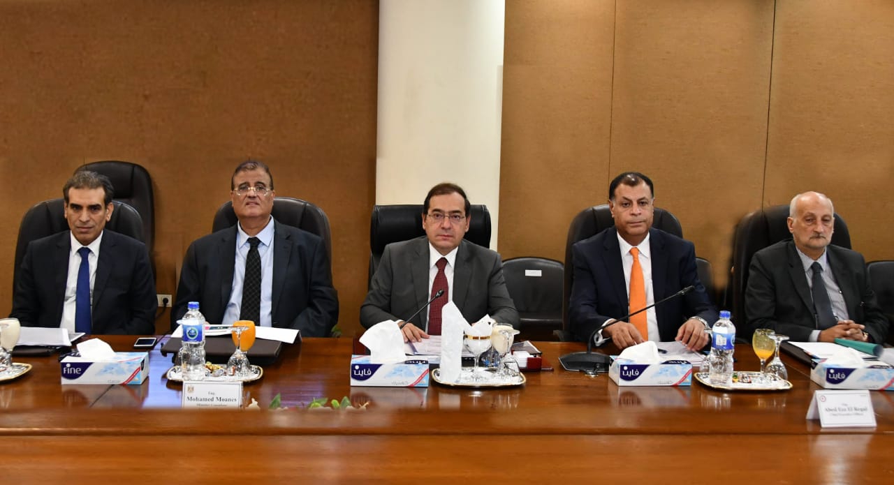 وزير البترول خلال رئاسة أعمال الجمعية العامة لشركة بدر الدين وزير البترول خلال رئاسة أعمال الجمعية العامة لشركة بدر الدين