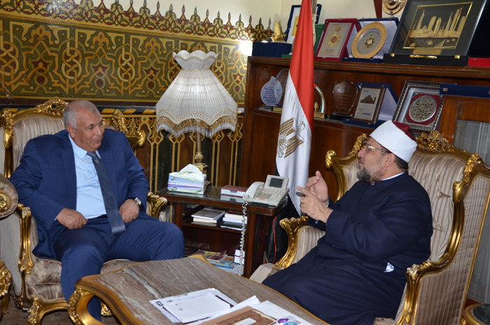 وزير الأوقاف ومحافظ الوادي الجديد خلال اللقاء