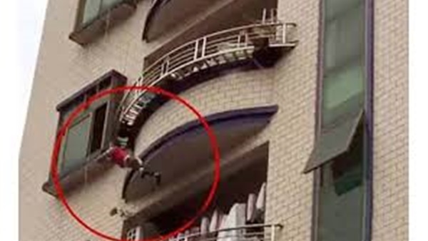 سقوط طفل من الشرفة - صورة آرشيفية