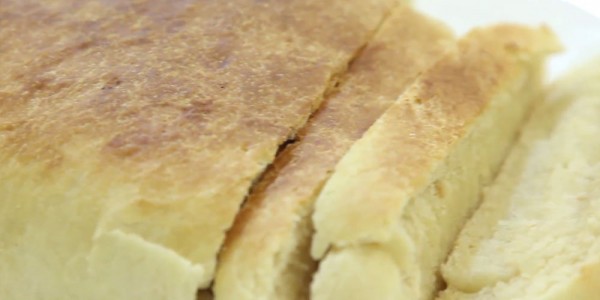عيش توست