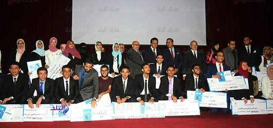 تكريم ١٨ طالب بطب المنصورة لتفوقهم فى المسابقة المركزية 