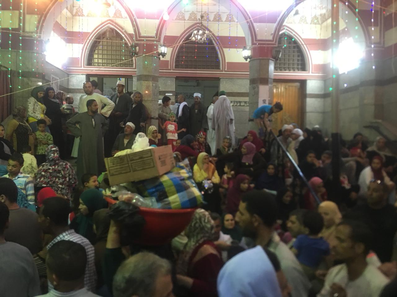 توافد المئات للاحتفال بالليلة الختامية لمولد السيوطي 