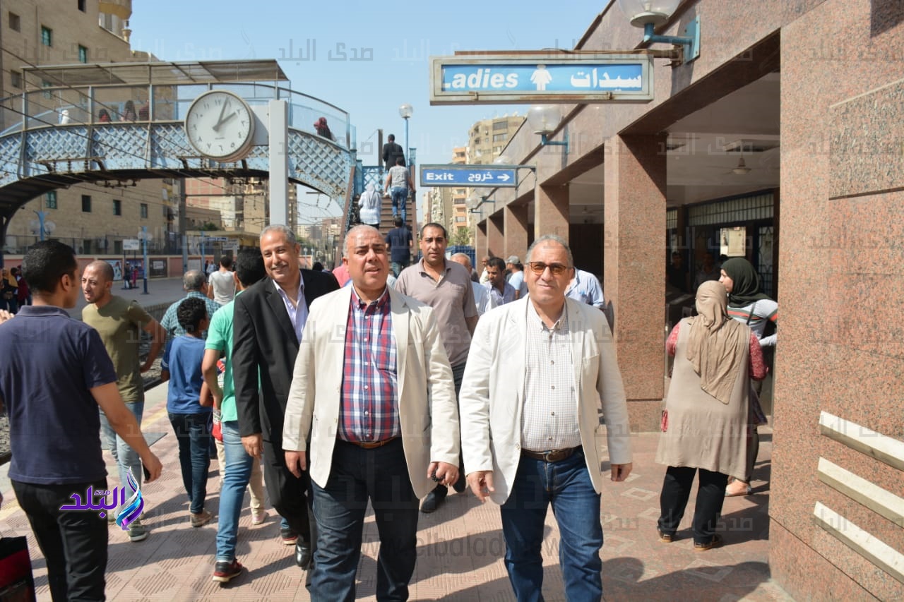 رئيس "المترو" والعضو المنتدب يتفقدان محطات بالخط الأول