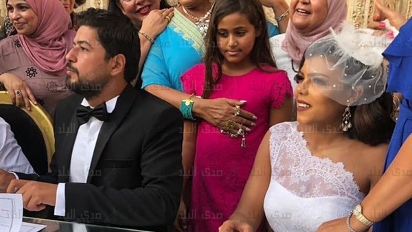 ناهد السباعي خلال عقد قرانها ناهد السباعي خلال عقد قرانها