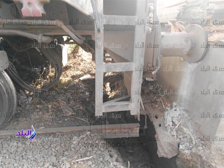 سثوط سقوط عجلة البوجى الأمامى لجرار قطار بالمنوفية