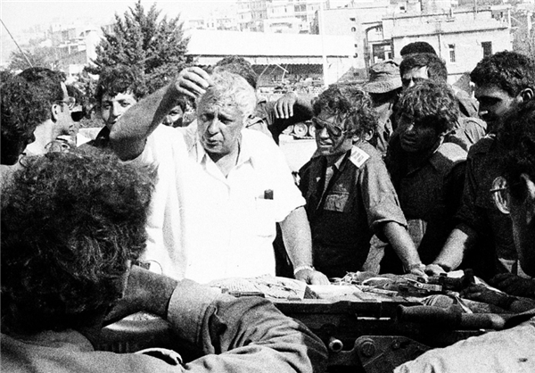 وزير الدفاع الإسرائيلي أرئيل شارون
