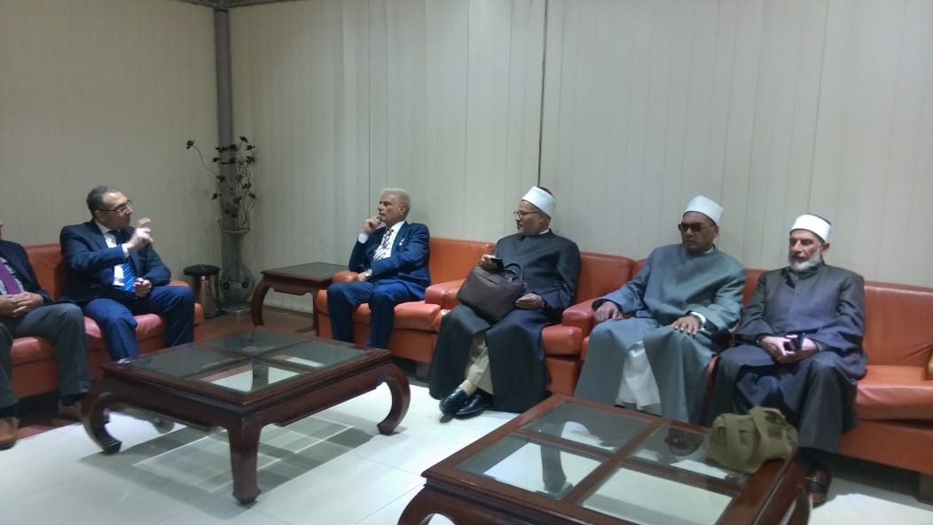 الأزهر يبحث تأسيس فرع لخريجي الأزهر في بنجلاديش ومركز اللغة 
