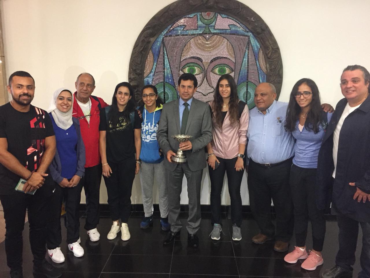 وزير الشباب والرياضة يستقبل منتخب مصر لسيدات الاسكواش
