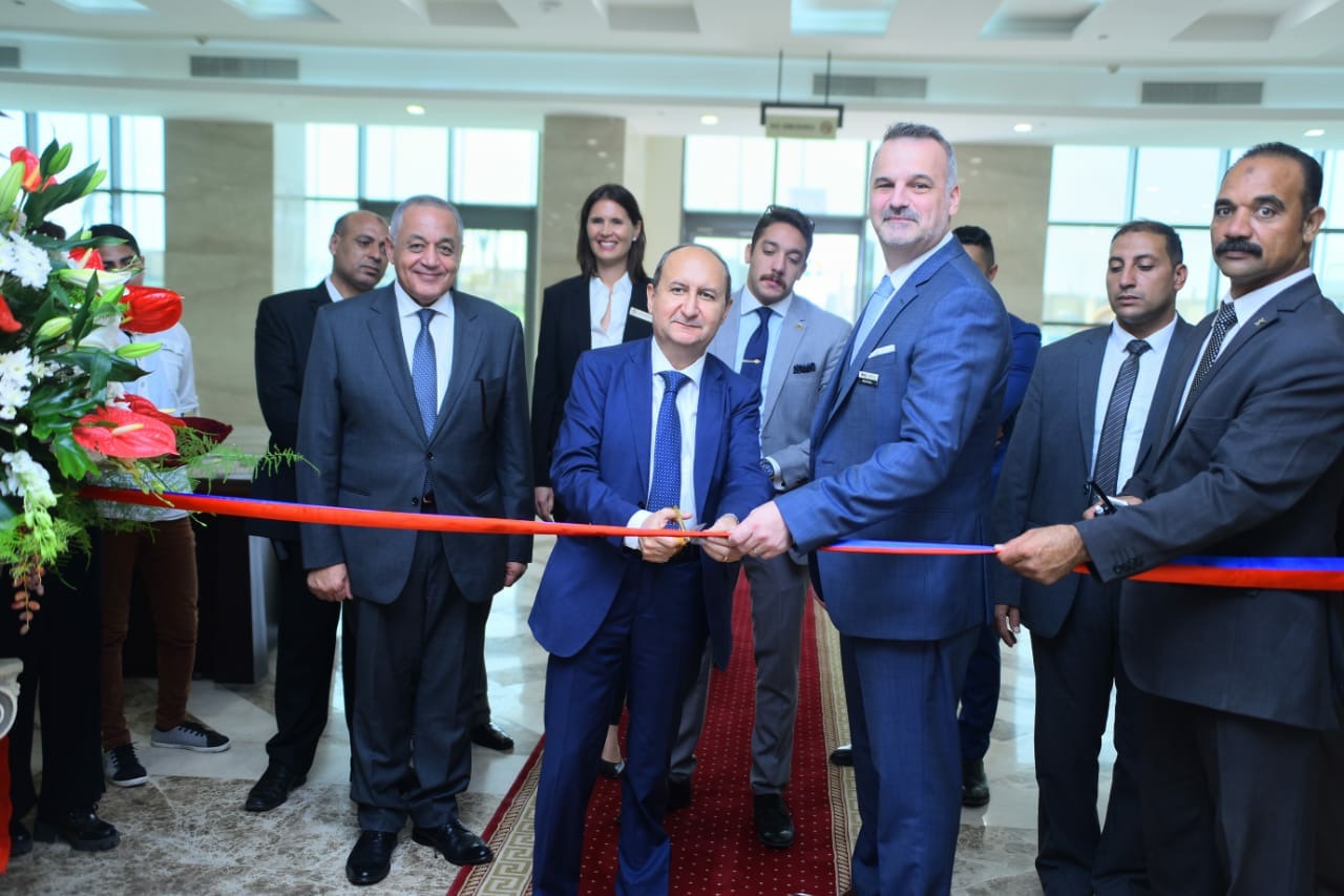 وزير الصناعة يفتتح معرض  Big 5 