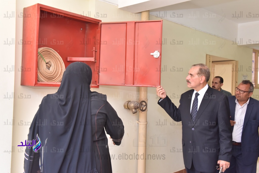 محافظ أسيوط يتفقد مدرسة الرعاية المتكاملة وطارق بن زياد 