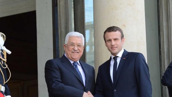 إيمانويل ماكرون ومحمود عباس