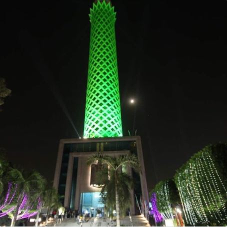اللون الأخضر يزين برج القاهرة احتفالا بالعيد الوطنى للسعودية