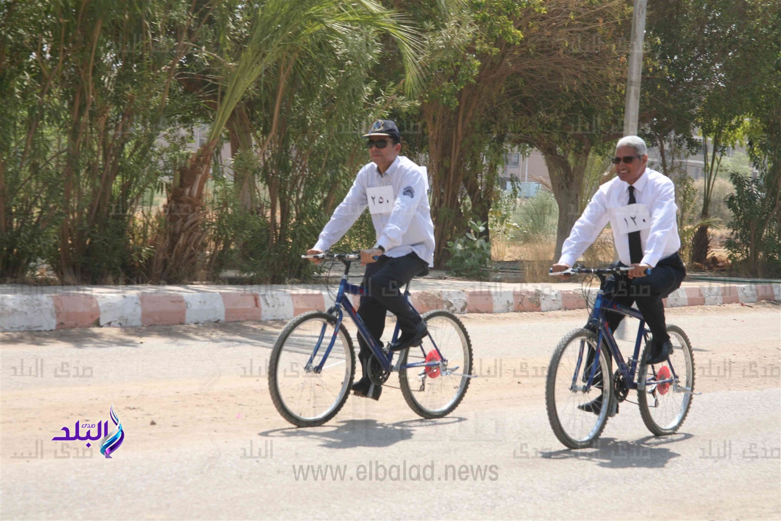 رئيس جامعة جنوب الوادي يتقدم مهرجان سباق الدراجات