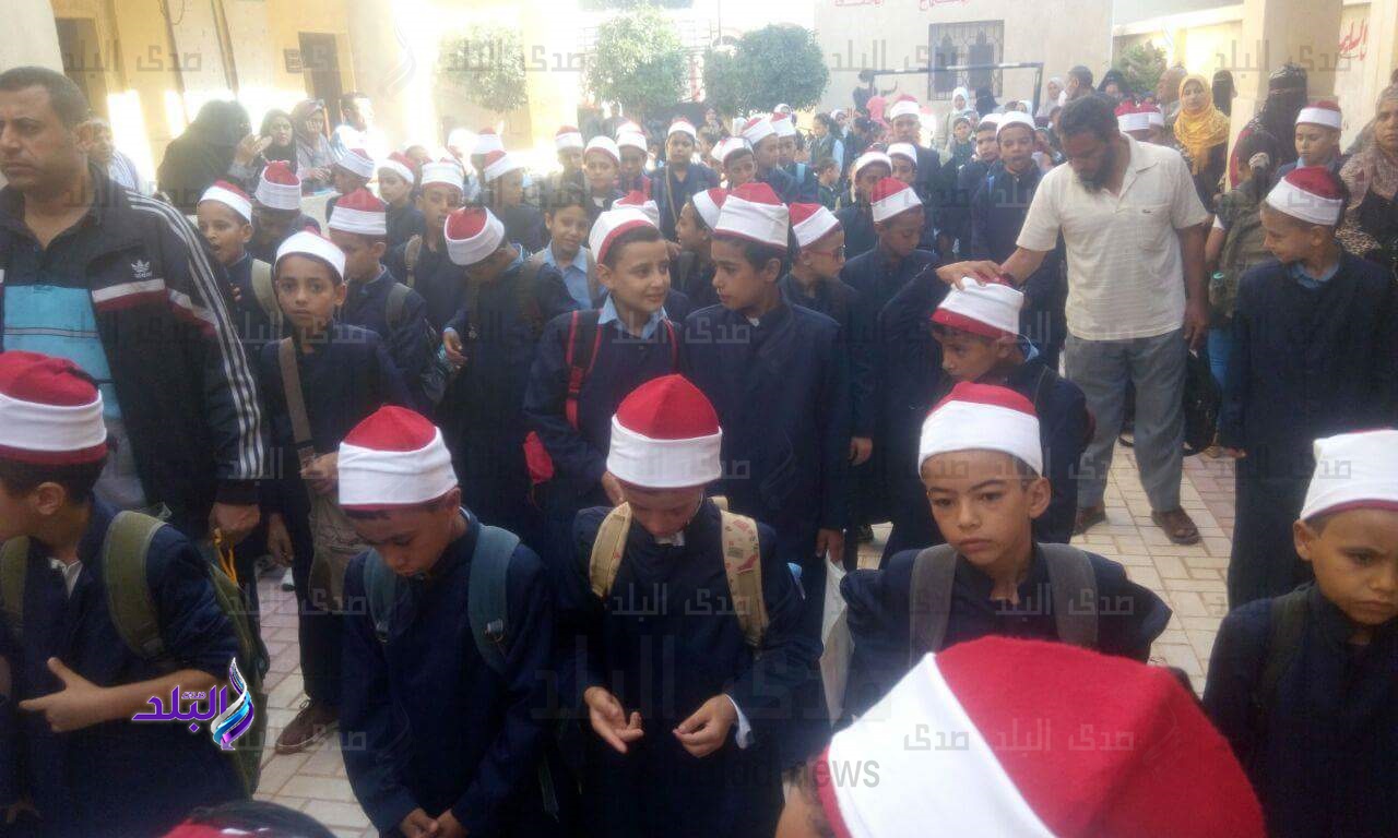 الصف الأول الابتدائي الأزهري يرتدون العمامة والجلباب الصف الأول الابتدائي الأزهري يرتدون العمامة والجلباب