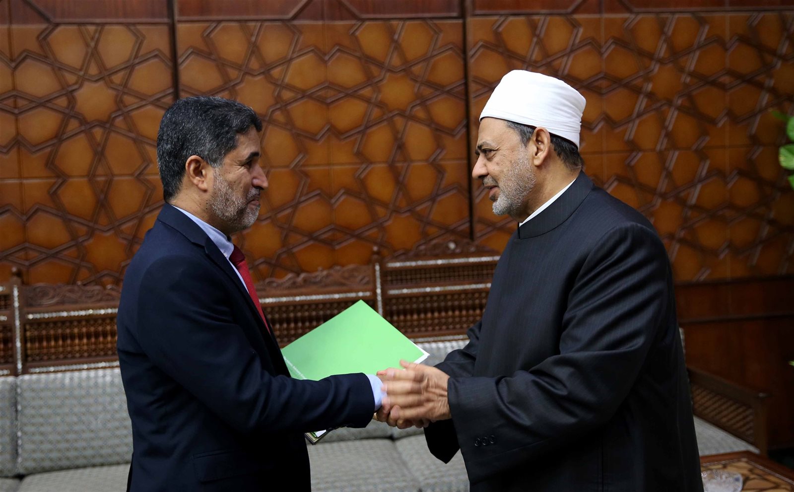 الطيب خلال استقبال المدير الإقليمي لمنظمة الصحة العالمية