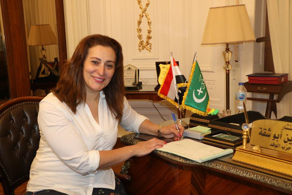 إنضمام الفنانة عبير فاروق إلي حزب الوفد