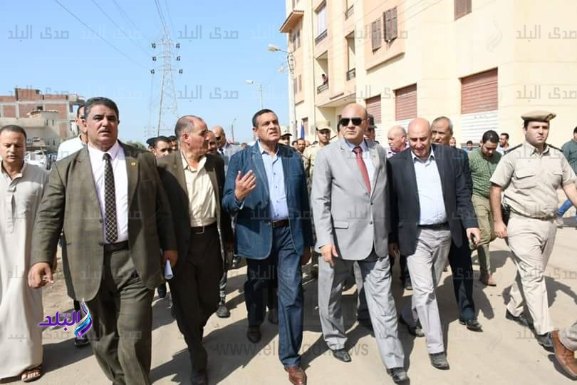 محافظ البحيرة يتفقد مشروعات خدمية بالمحمودية