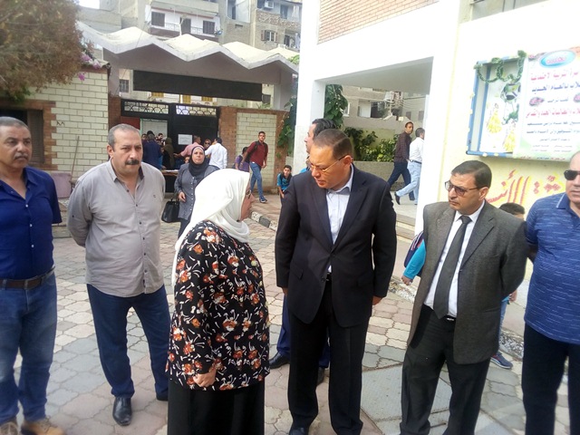 محافظ الشرقية يتفقد عدد من المدارس