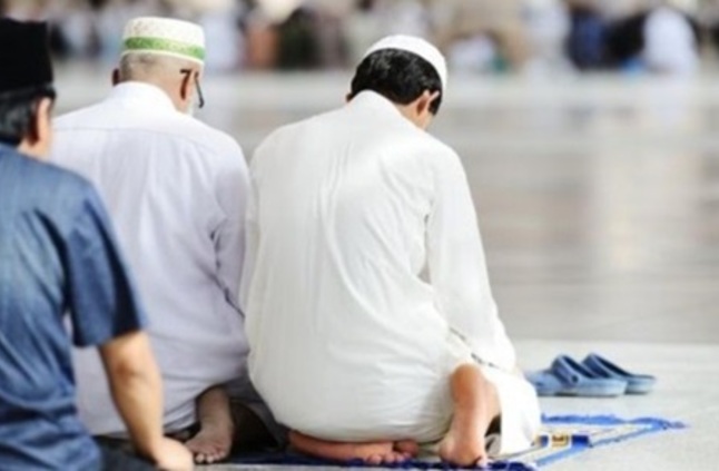 تشمير الأكمام في الصلاة تشمير الأكمام في الصلاة