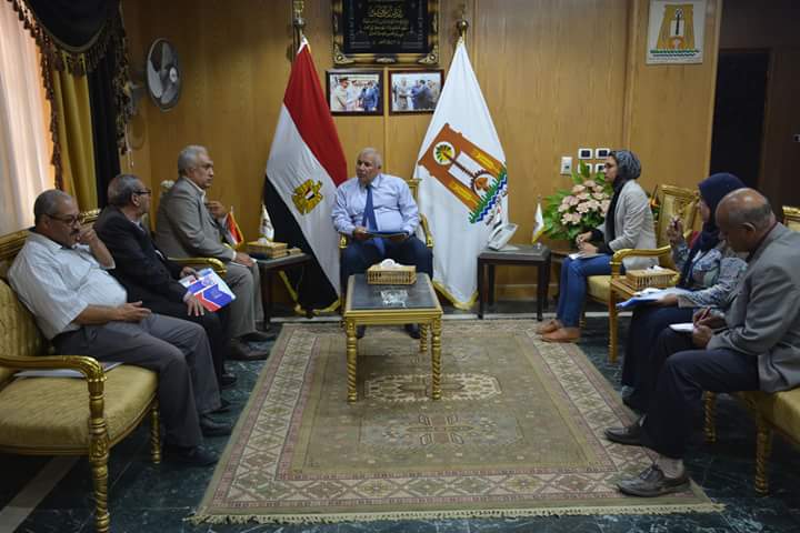 محافظ الوادى الجديد يلتقي برئيس صندوق تمويل المساكن محافظ الوادى الجديد يلتقي برئيس صندوق تمويل المساكن