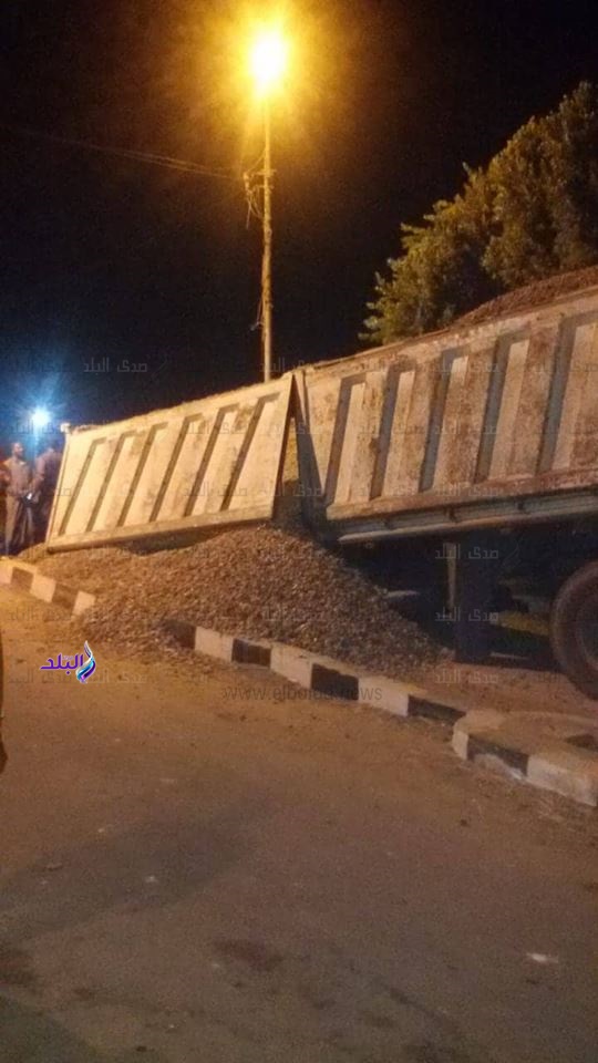  سقوط سيارة نقل فوق ترعة الإبراهيمية 