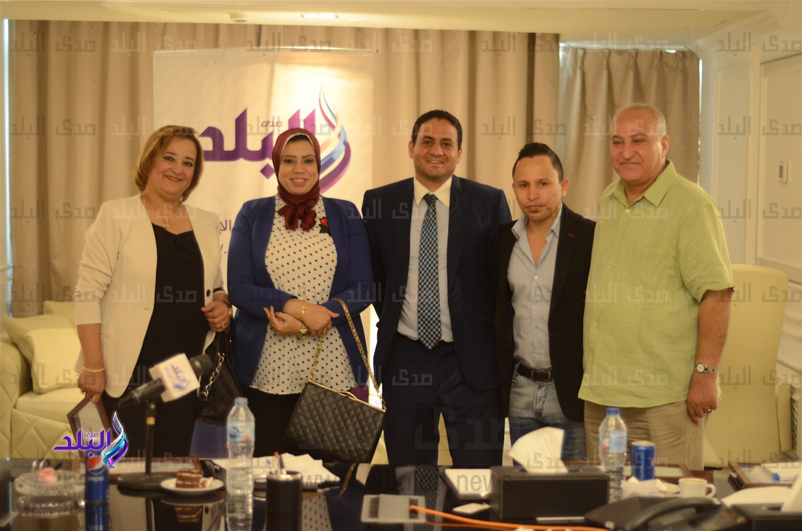 جانب من الندوة جانب من الندوة