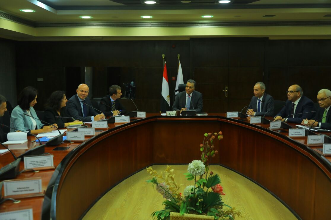 صورة من اجتماع وزير النقل مع وفد وكالة التنمية الفرنسية