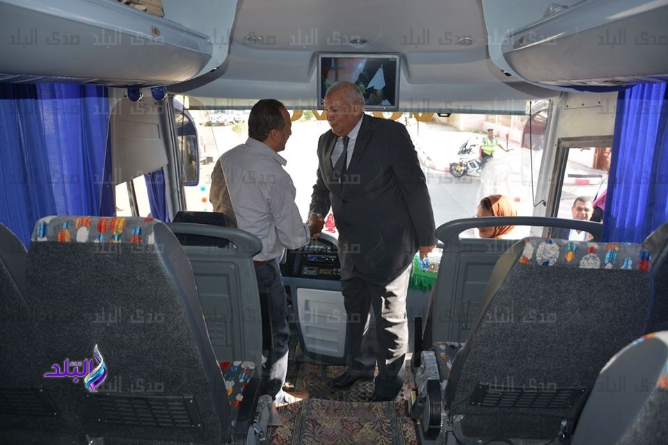 تدشين 4 أتوبيسات جديدة للعمل بخطوط الوادي الجديد