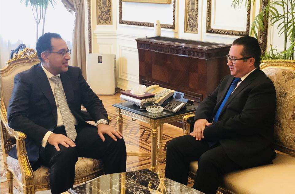 مصطفى مدبولي رئيس الوزراء وسفير كازاخستان