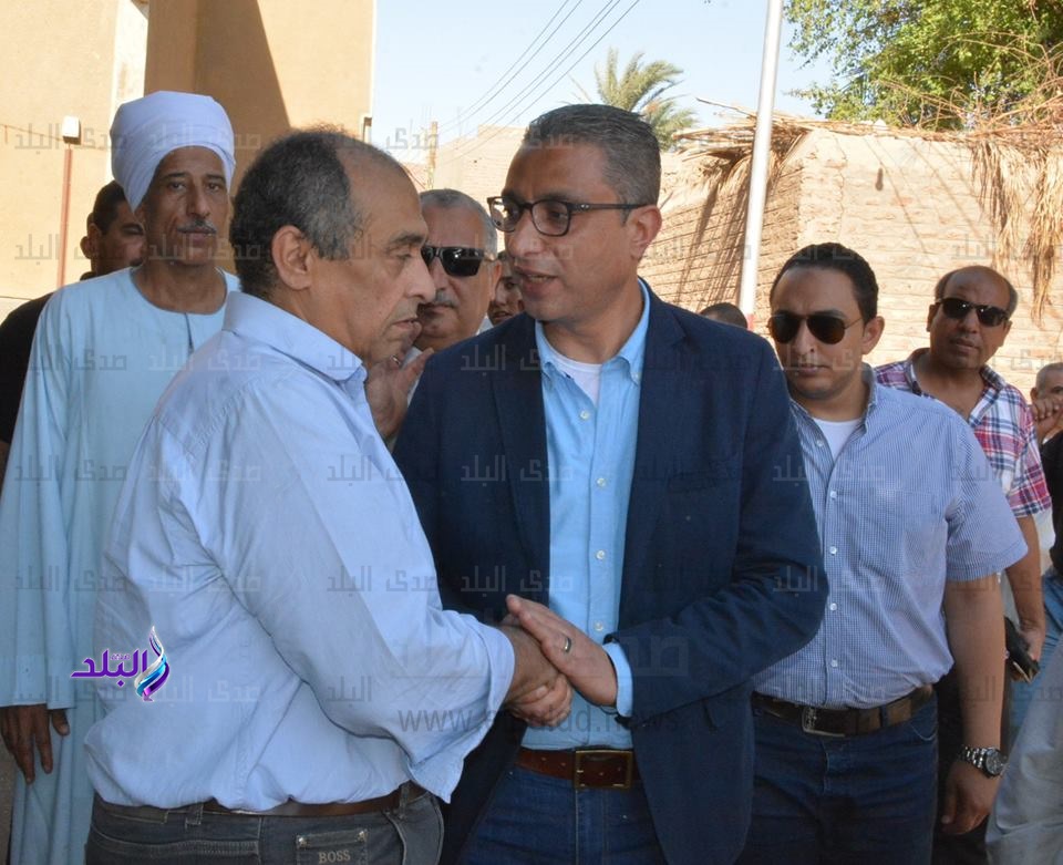 محافظ سوهاج يقدم واجب العزاء لوزير الزراعة في وفاة والدته