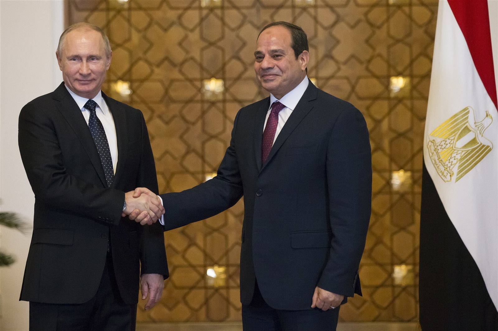 الرئيس السيسي مع نظيره الروسي بوتين الرئيس السيسي مع نظيره الروسي بوتين