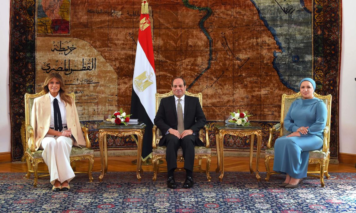 جانب من الزيارة خلال استقبال السيد الرئيس وقرينته لميلانيا جانب من الزيارة خلال استقبال السيد الرئيس وقرينته لميلانيا